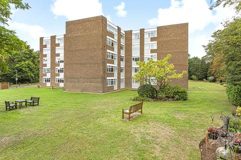 2 bedroom flat for sale, Chilton Court, Station Avenue, Walton-On-Thames, KT12