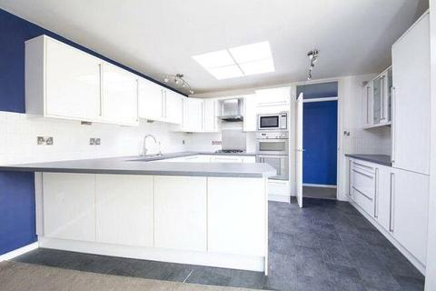 2 bedroom flat for sale, Chilton Court, Station Avenue, Walton-On-Thames, KT12