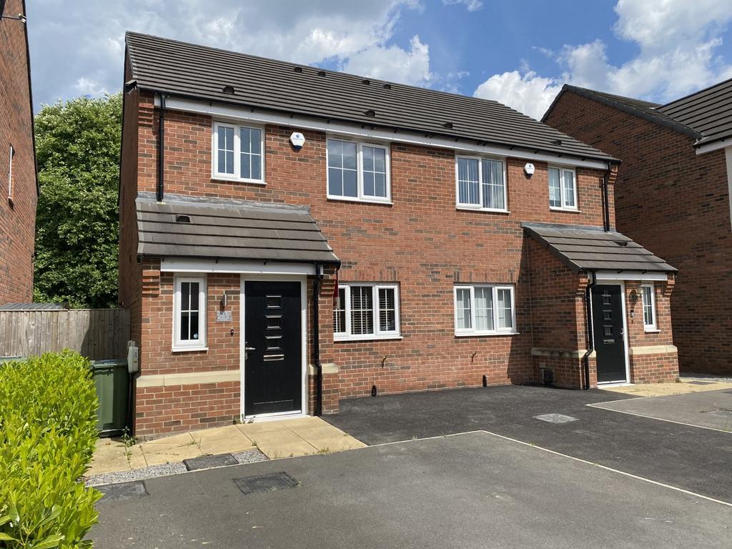 Moorlands Road, Cleckheaton, West Yorkshire, BD19 3 bed semidetached house for sale £230,000