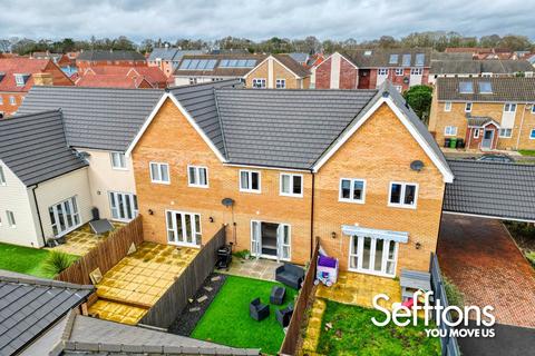 3 bedroom terraced house for sale, Fairway, Queens Hill, Norwich, NR8.