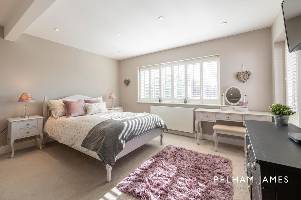 Principal bedroom