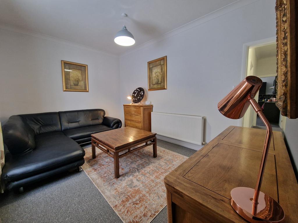 Albert Avenue, Hull, Yorkshire, HU3 1 bed flat to rent £750 pcm (£173 pw)