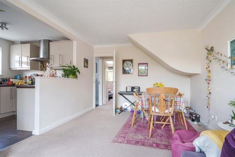 5 Beech Grove, Midhurst, GU29 9JA
