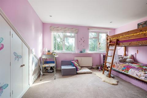 5 Beech Grove, Midhurst, GU29 9JA