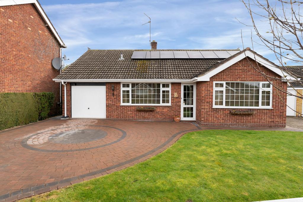 Westwood Drive, Bourne, PE10 3 bed detached bungalow £375,000
