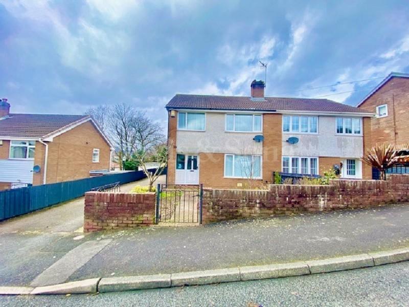 St. Davids Close, Penygarn, Pontypool, Monmouthshire. NP4 8BA 3 bed