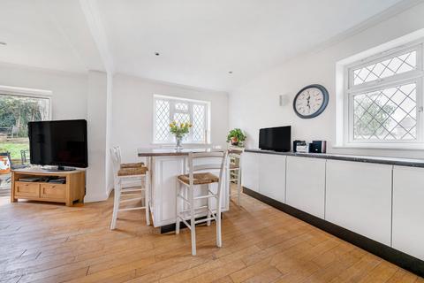 16 Upper Road, Denham, Uxbridge, UB9 5EJ