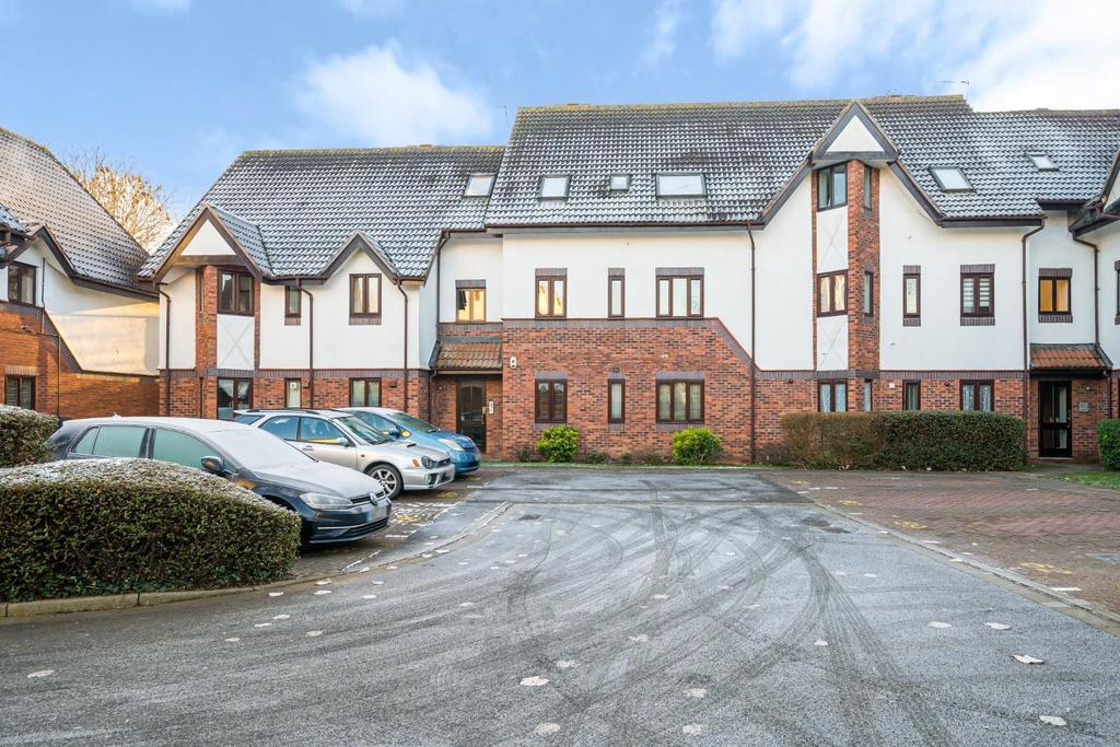 West Drayton, West Drayton UB7 2 bed apartment for sale £300,000