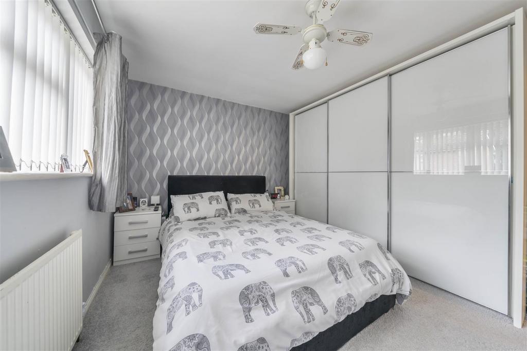 Bedroom 1.jpg