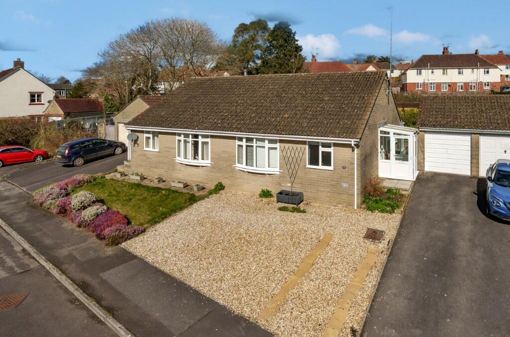 Thornwell Way, Wincanton BA9 2 bed semidetached bungalow for sale £