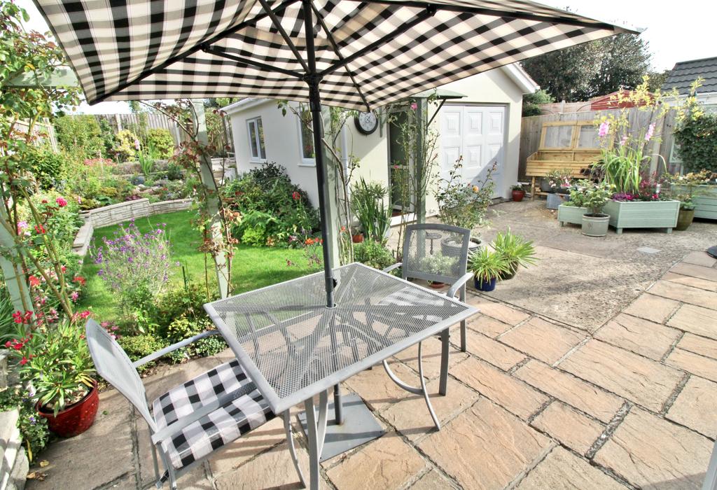Daws Avenue, Bournemouth, Dorset 2 bed detached bungalow for sale £