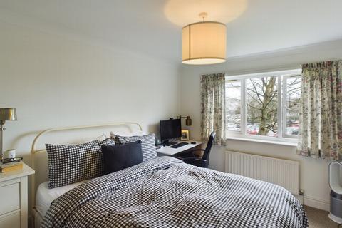 2 bedroom flat for sale - Great Heathmead, Haywards Heath, RH16