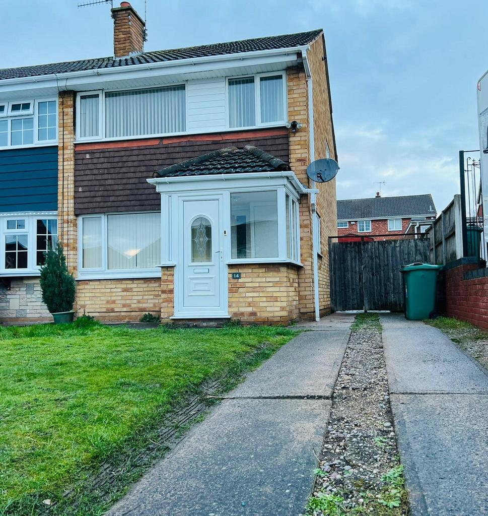 Awbridge Road, Netherton, DY2 0HZ 3 bed semidetached house £875 pcm