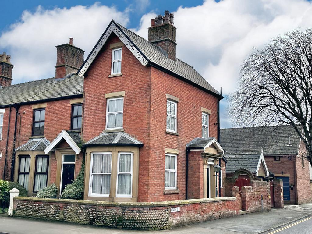 Beach Street, Lytham St. Annes, FY8 3 bed end of terrace house for sale