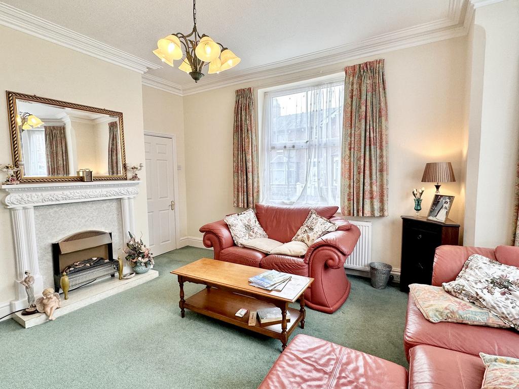 Beach Street, Lytham St. Annes, FY8 3 bed end of terrace house for sale