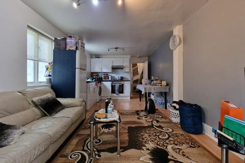 4 bedroom flat for sale, Caseldon Road, Harlesden, NW10