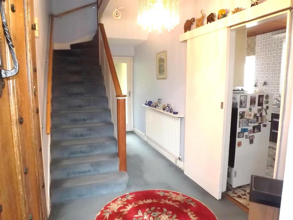 Dorset Drive, Edgware HA8 4 bed detached house £1,250,000