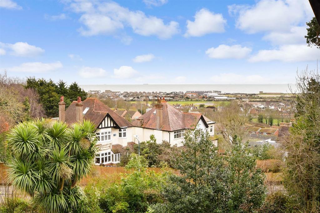 North Road, Hythe, Kent 3 bed penthouse for sale £400,000