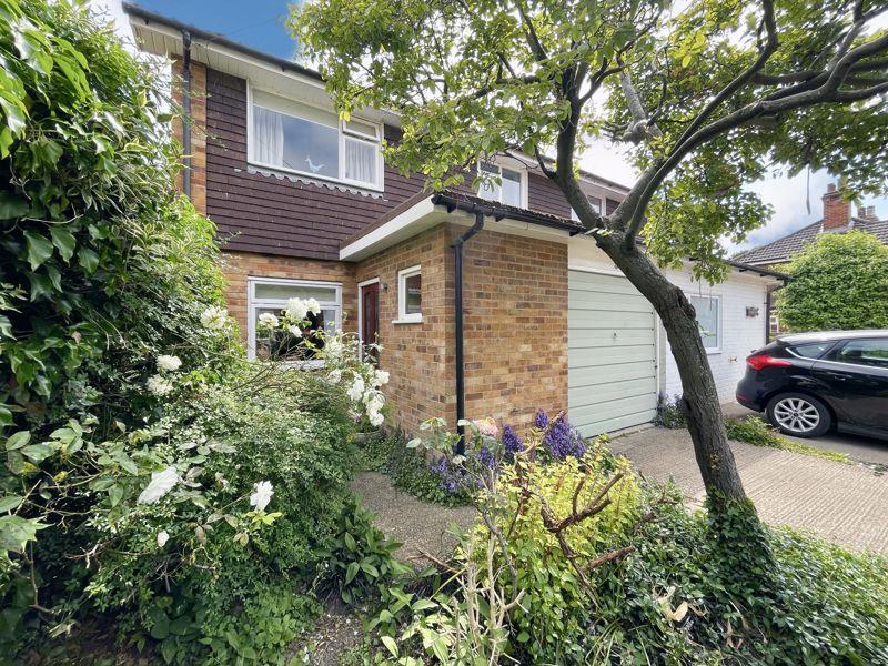 Mayfield Road, Wooburn Green HP10 4 bed semidetached house for sale