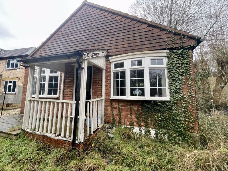 Carrington Road, High HP12 3 bed detached bungalow for sale £
