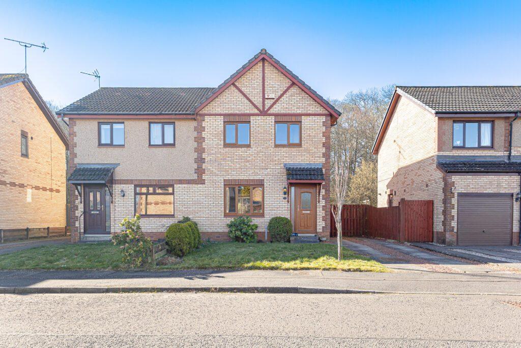 Claymore Drive, Stirling, FK7 3 bed semidetached house £195,000