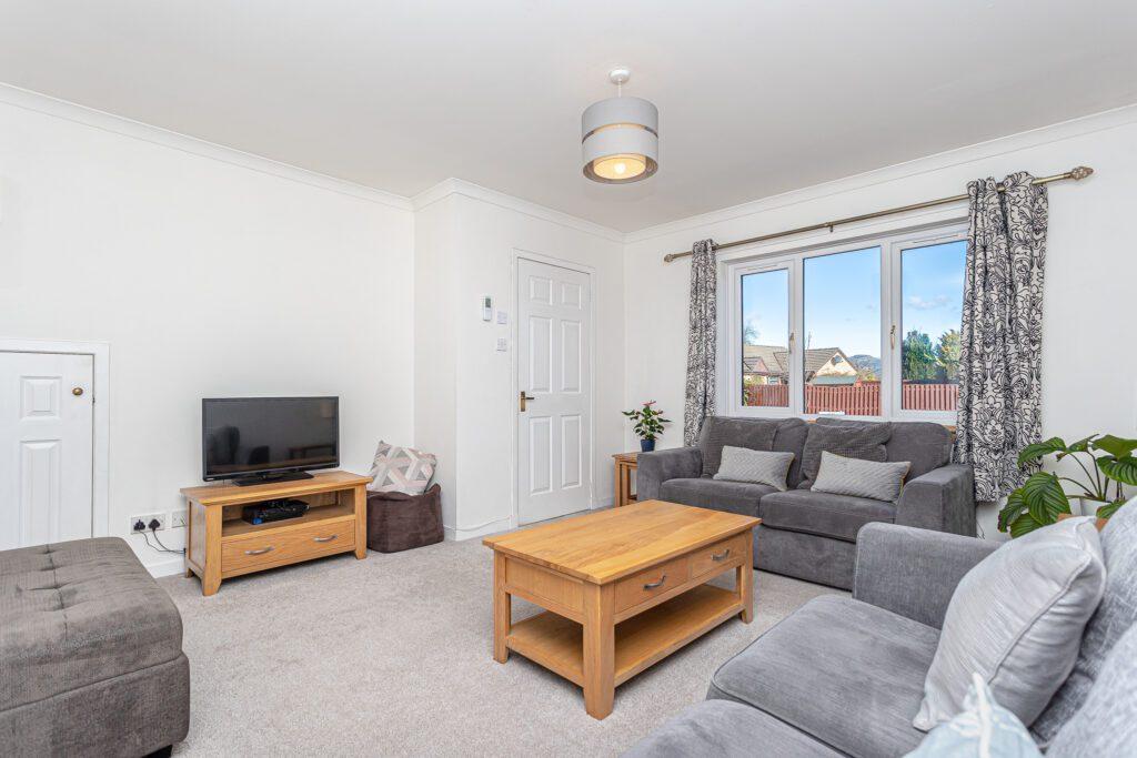 Claymore Drive, Stirling, FK7 3 bed semidetached house £195,000
