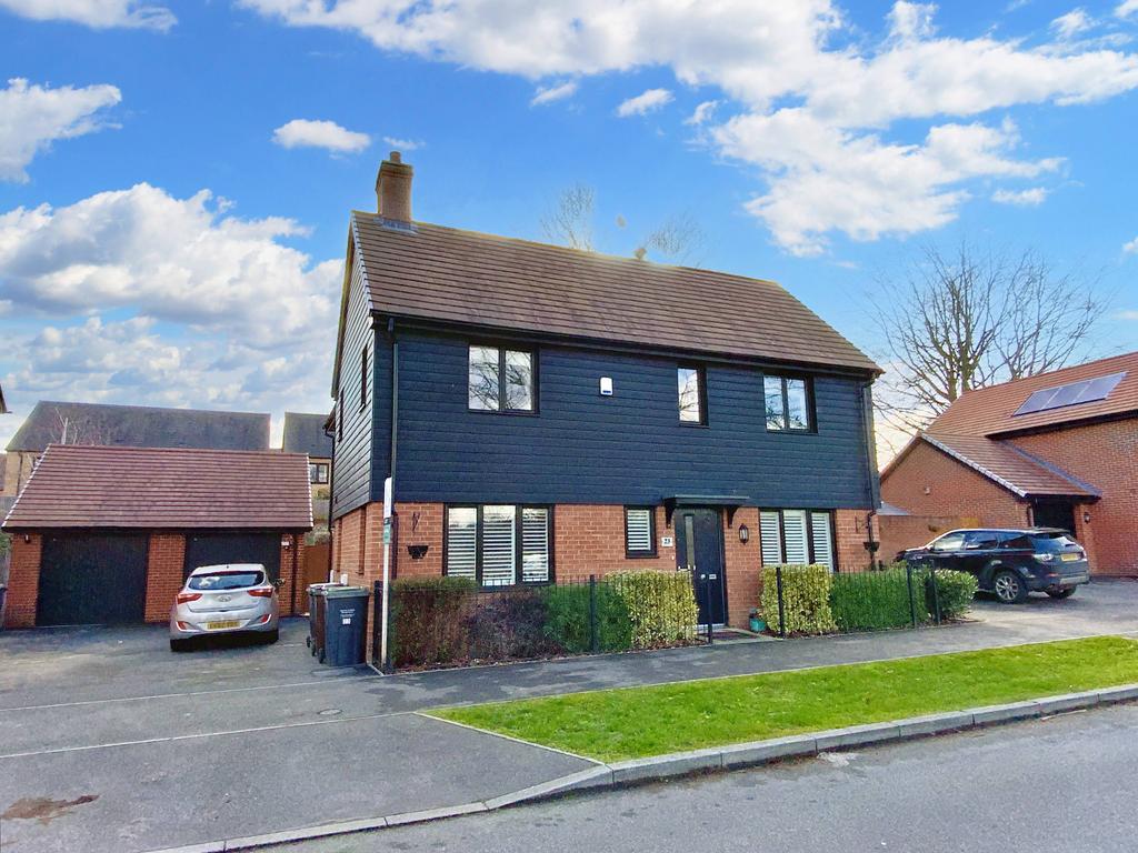 Bannister Way, Leybourne Chase ME19 4 bed detached house £2,400 pcm