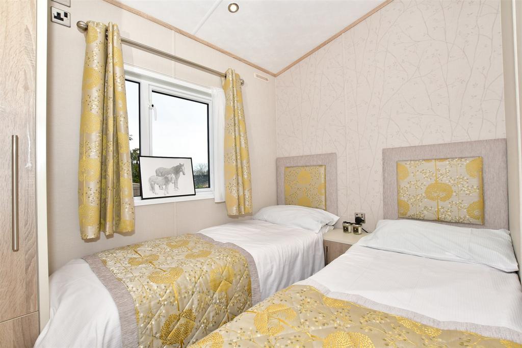 Plaxdale Green Road, Stansted, Sevenoaks, Kent 2 bed park home for sale