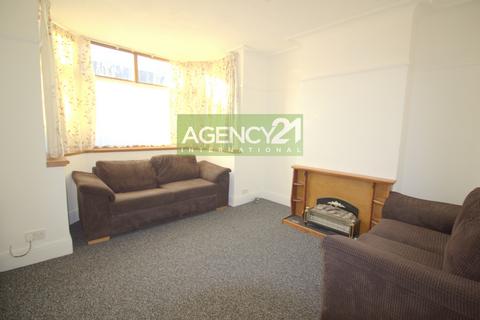 3 bedroom house to rent - Rom Crescent, Romford, RM7