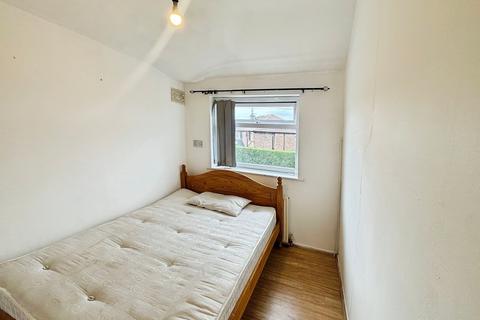 4 bedroom semi-detached house to rent, Morningside Drive, Didsbury, M20