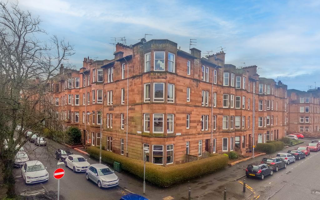 Edgemont Street, Flat 3/1, Shawlands, Glasgow, G41 3EN 2 bed flat for