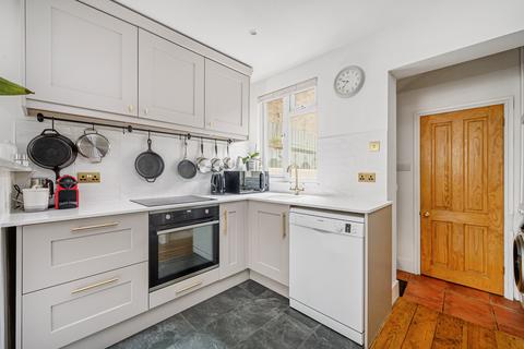 4 George Street, London, W7 3TA