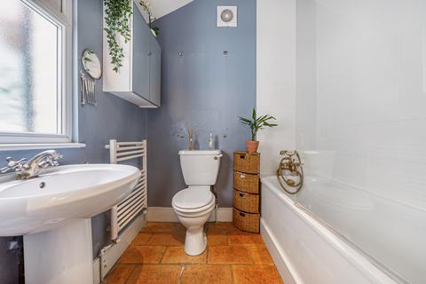 4 George Street, London, W7 3TA