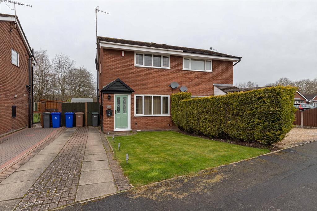 Constance Avenue, StokeonTrent... 2 bed semidetached house £790