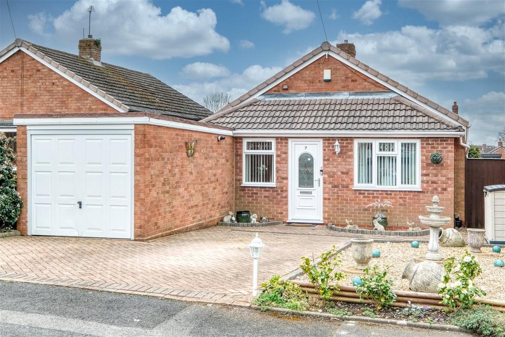 Sheltwood Close, heath, Redditch B97 5RL 2 bed detached bungalow for