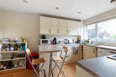 3 bedroom flat to rent - Mayford Road Balham SW12