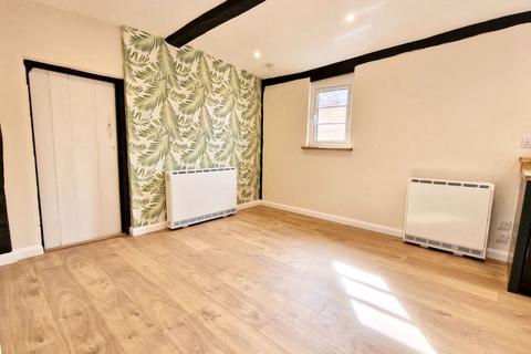 3 bedroom apartment to rent, West Street, Farnham