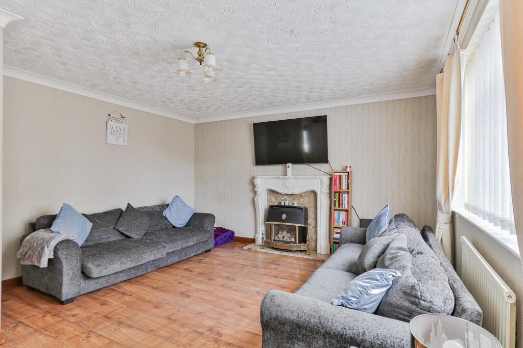 Acklam Road, Hedon, Hull, HU12 8NA 2 bed detached bungalow for sale £