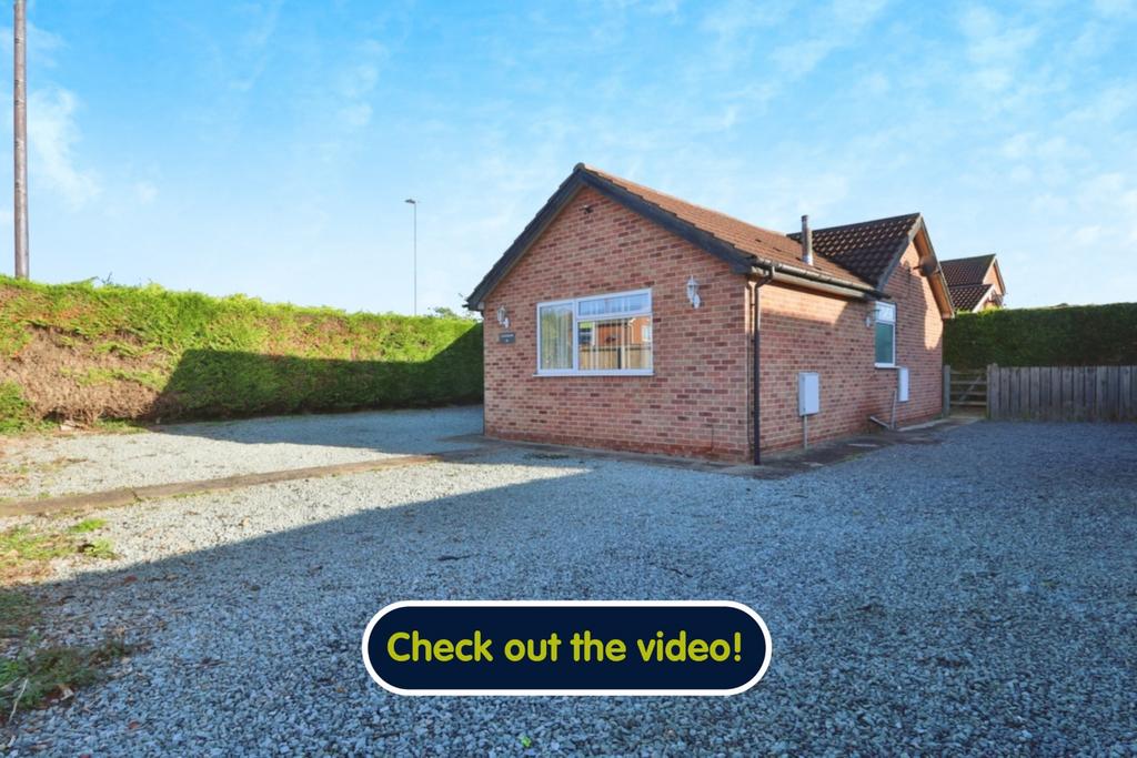 Acklam Road, Hedon, Hull, HU12 8NA 2 bed detached bungalow for sale £