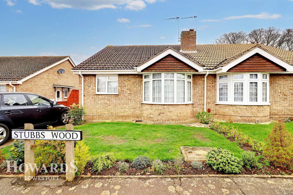 Stubbs Wood, Lowestoft 2 bed semidetached bungalow for sale £260,000
