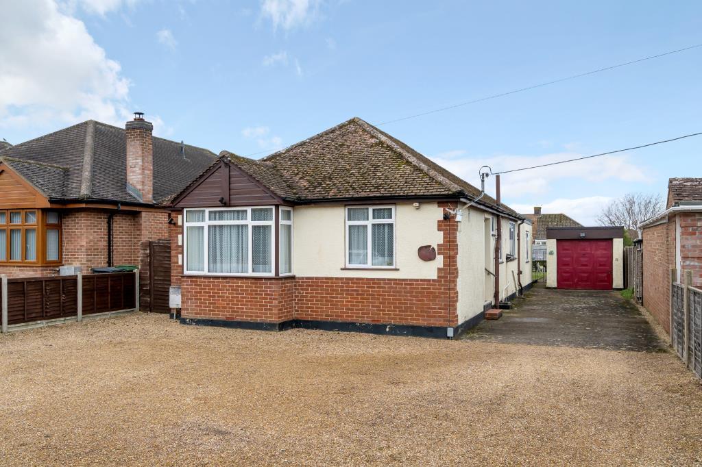 Basingstoke, Hampshire, RG22 3 bed detached bungalow for sale £475,000