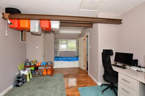 17a Priestfields, Rochester, ME1 3AE