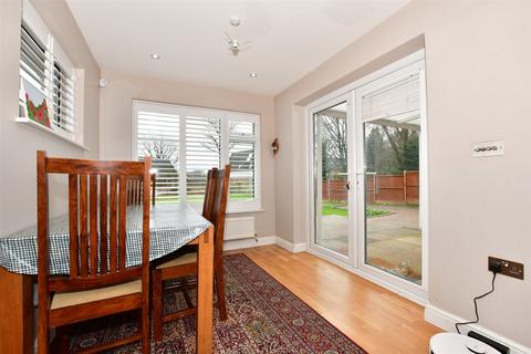 3 bedroom detached house for sale - Priestfields, Rochester, Kent