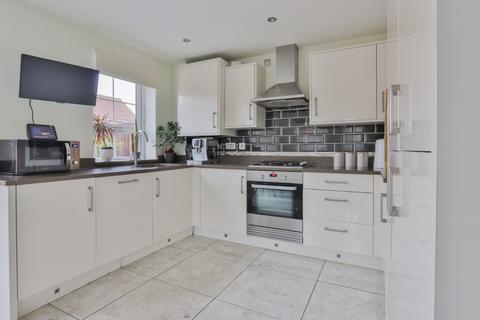 3 bedroom detached house for sale - Colman Crescent, Hull,  HU8 8AN