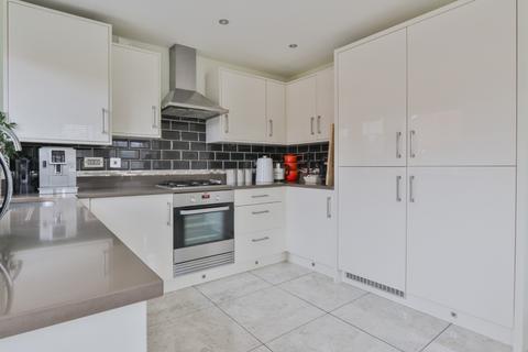 3 bedroom detached house for sale - Colman Crescent, Hull,  HU8 8AN