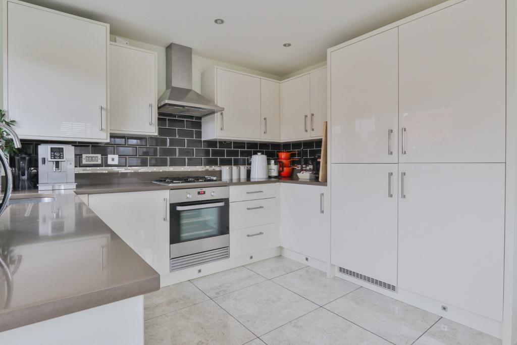 Colman Crescent, Hull, HU8 8AN 3 bed detached house for sale £230,000