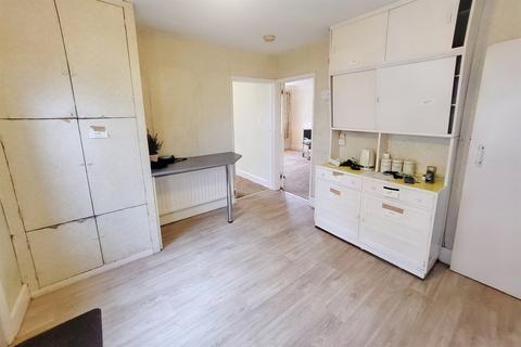 38 Bradpole Road, Bournemouth, BH8 9NX