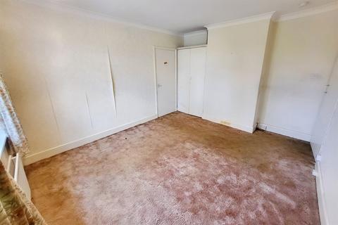 38 Bradpole Road, Bournemouth, BH8 9NX