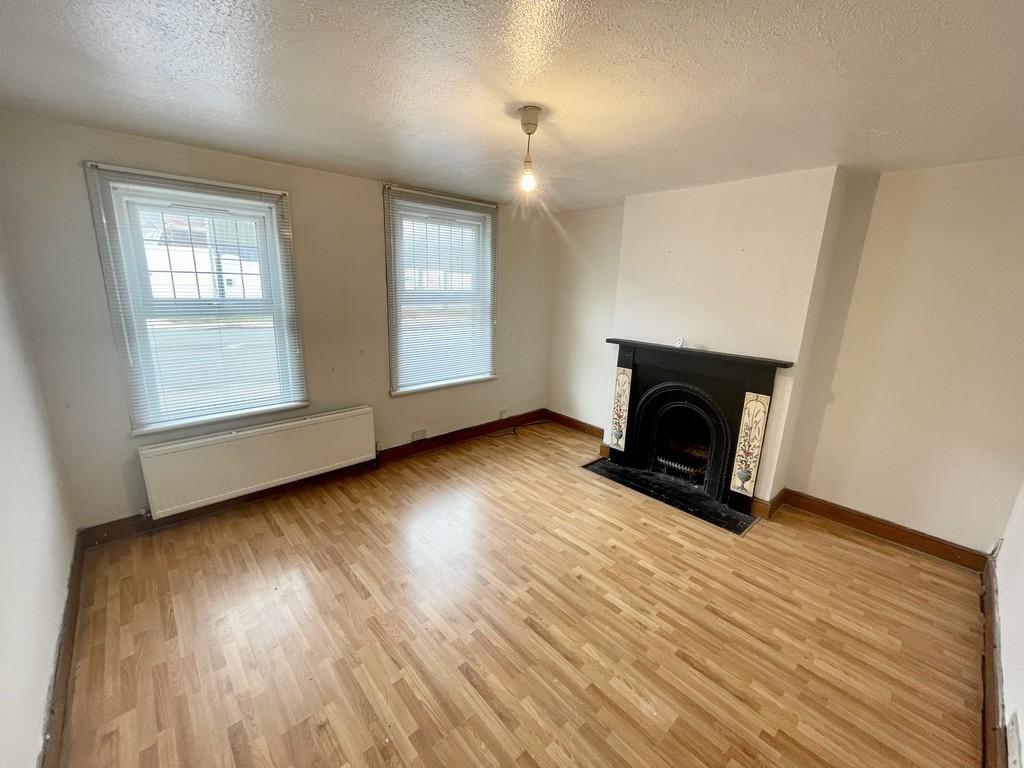 Brighton Road, Hooley 2 bed semidetached house £1,350 pcm (£312 pw)