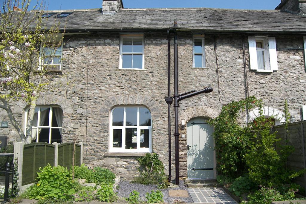 Wilson Terrace, Sedgwick, Kendal 3 bed cottage £950 pcm (£219 pw)